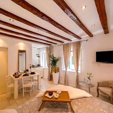 Charming Old Town Pjaca 公寓