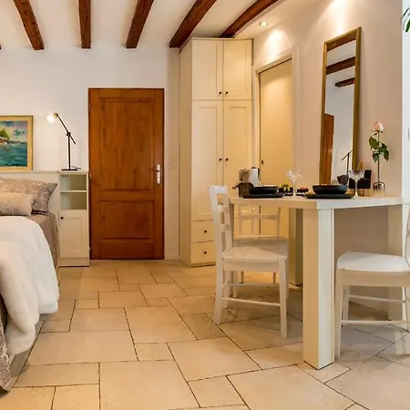 Apartment Charming Old Town Pjaca *