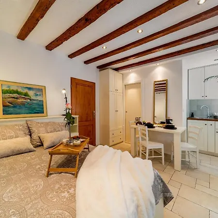 Apartment Charming Old Town Pjaca *