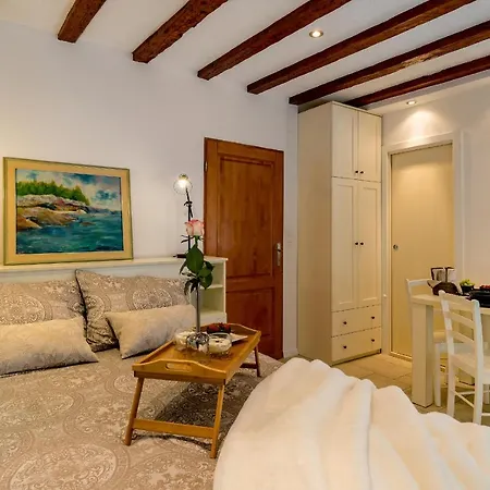 Charming Old Town Pjaca Apartment