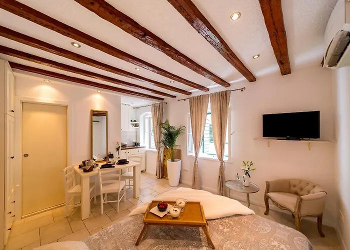 Charming Old Town Pjaca Lejlighed